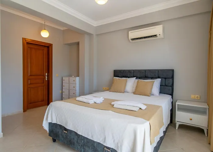 Hanel Life Royale 2 With Private Pool Vila